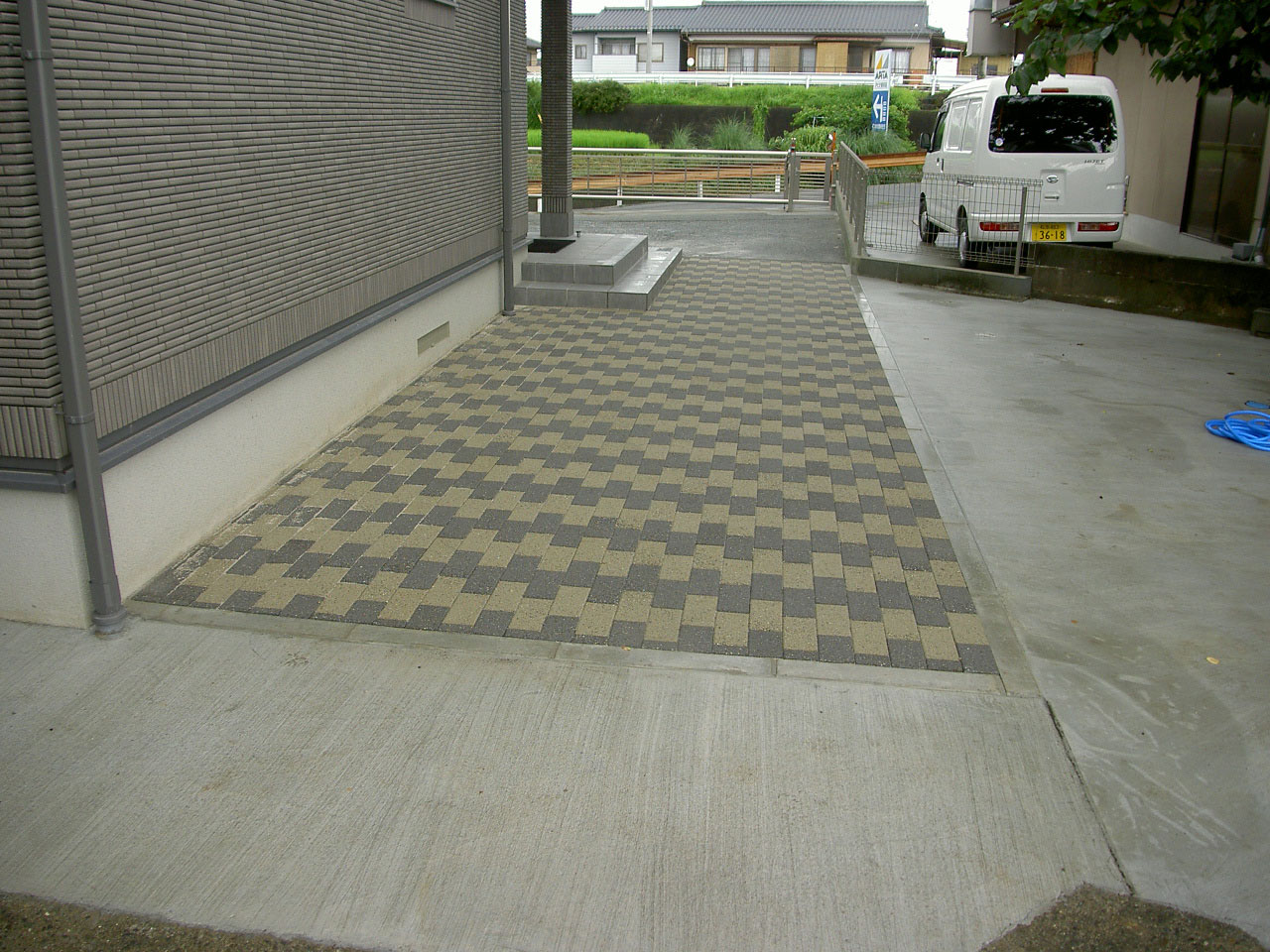 H様玄関アプローチ